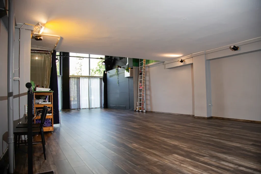Therapeutic Yoga & Energy Release with Elena at Experimenta Art, Metaxourgeio — photograph